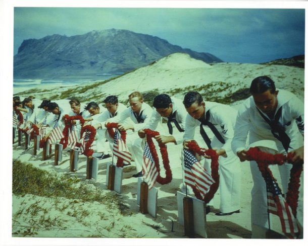  Sailors paying tribute in 1942 to casualties of the Pearl Harbor attack in the new Smithsonian Channel series “The Lost Tapes.” Credit National Archives and Records Administration, via Smithsonian Channel 